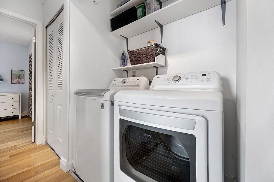 828 Nicolum Court North Vancouver, BC - 20