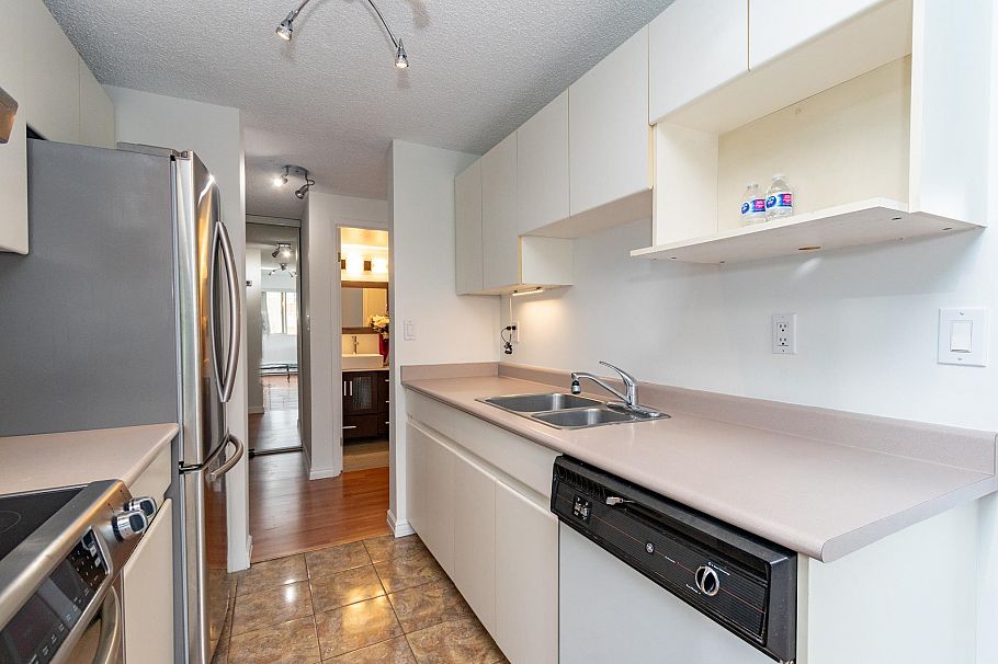 406 110 W 4th Street North Vancouver, BC - 4