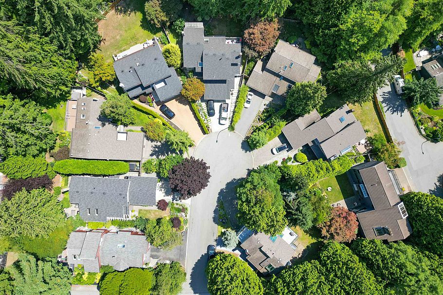 5544 Woodchuck Place North Vancouver, BC - 35