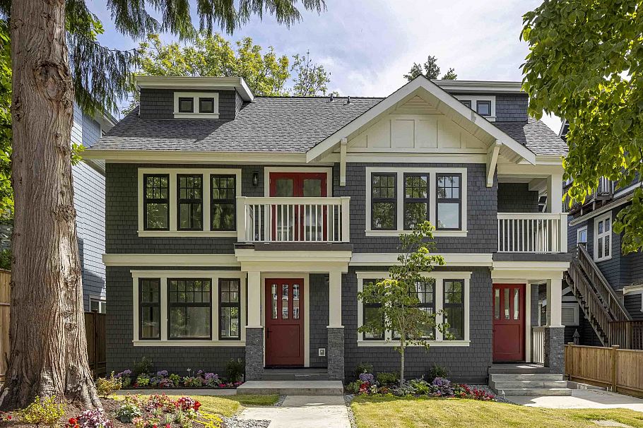 2566 W 2nd Avenue Vancouver, BC - 1