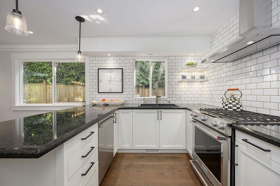 5544 Woodchuck Place North Vancouver, BC - 13