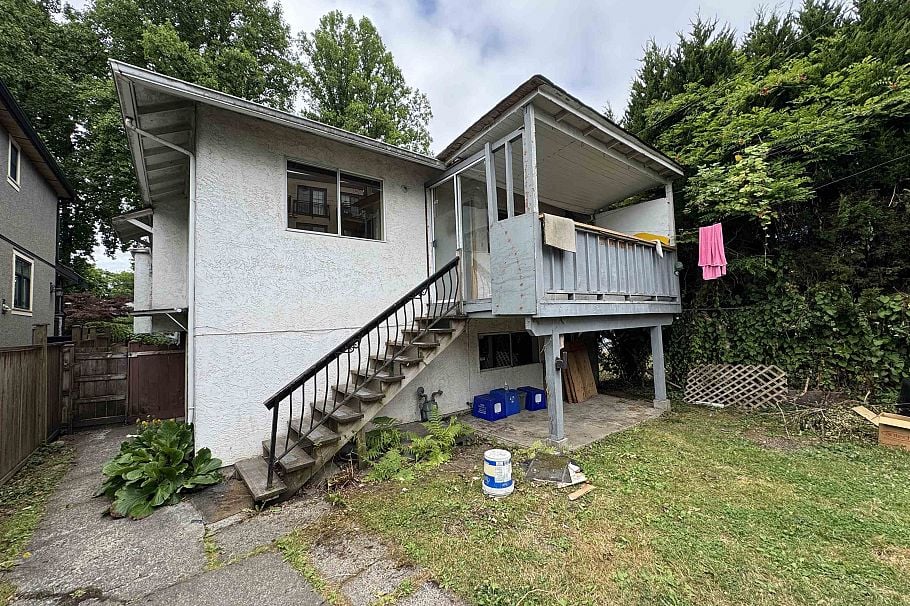 3481 W 10th Avenue Vancouver, BC - 4