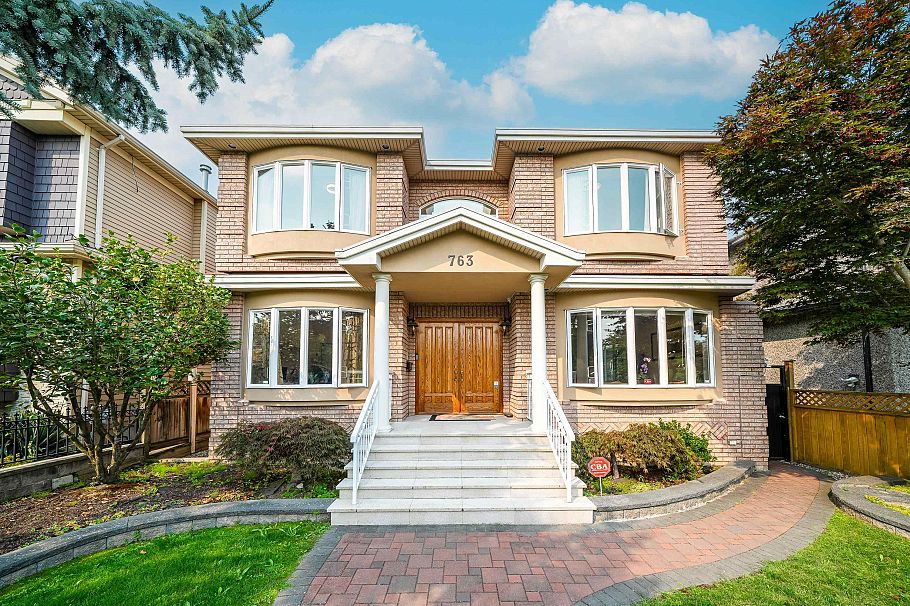 763 W 64th Avenue Vancouver, BC - 1