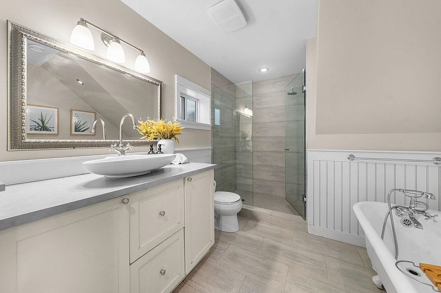 396 E Keith Road North Vancouver, BC - 23
