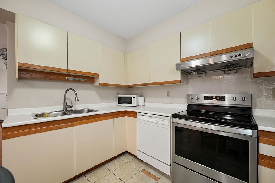 819 W 70th Avenue Vancouver, BC - 11