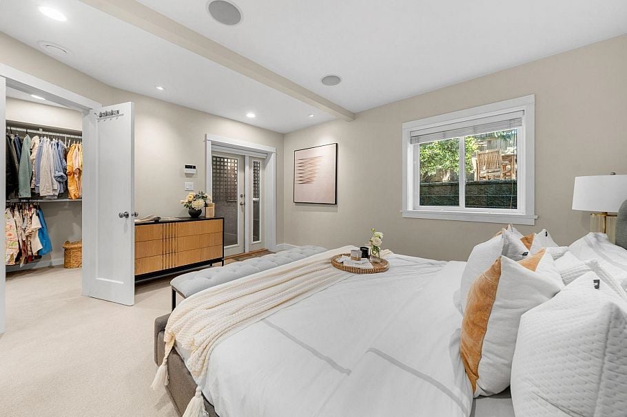 396 E Keith Road North Vancouver, BC - 22