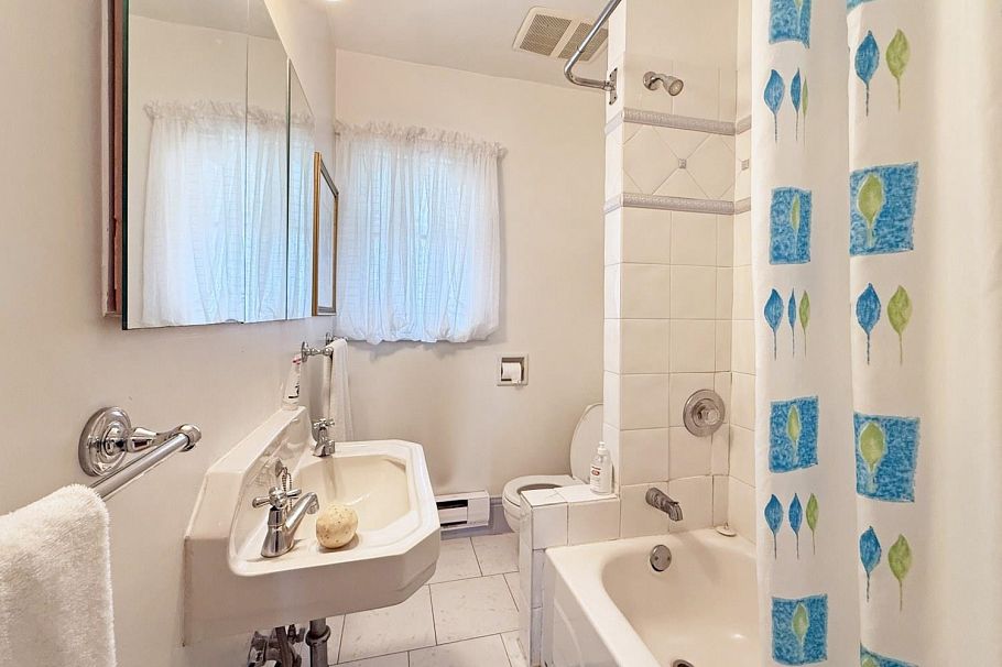 125 E 48th Avenue Vancouver, BC - 10