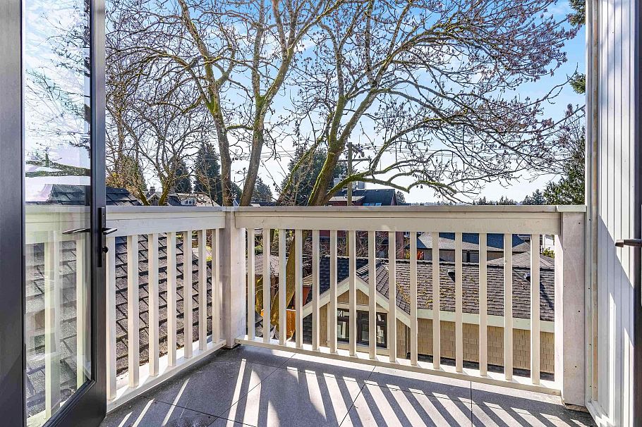 2566 W 2nd Avenue Vancouver, BC - 30