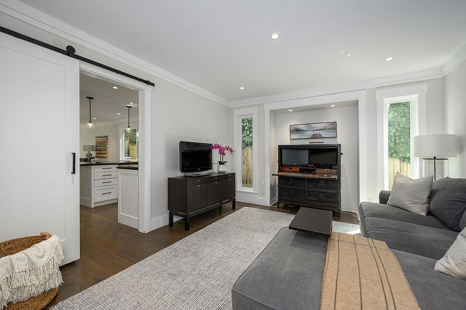 5544 Woodchuck Place North Vancouver, BC - 11
