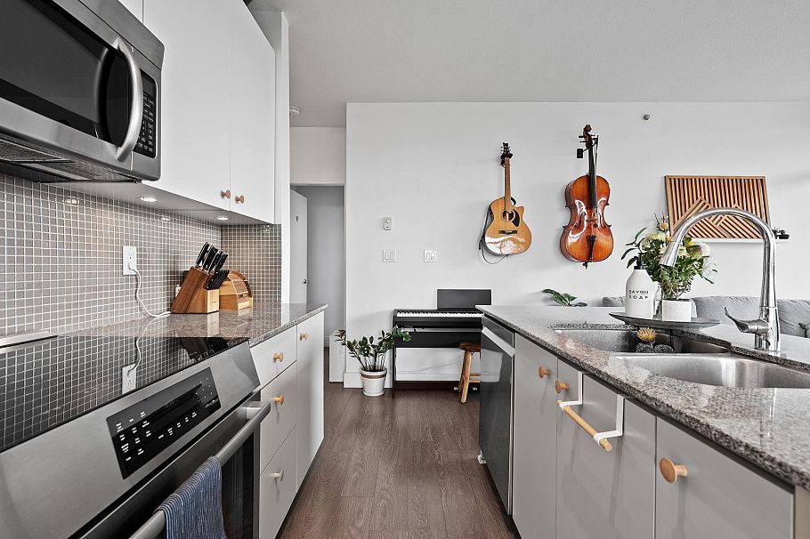 311 298 E 11th Avenue Vancouver, BC - 8