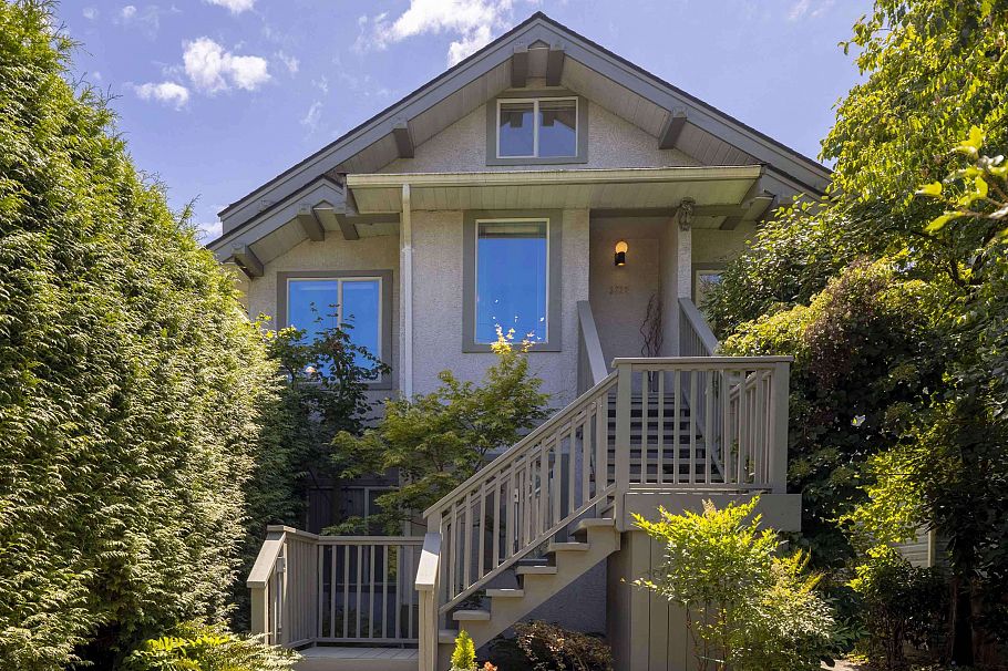 3622 W 8th Avenue Vancouver, BC - 1
