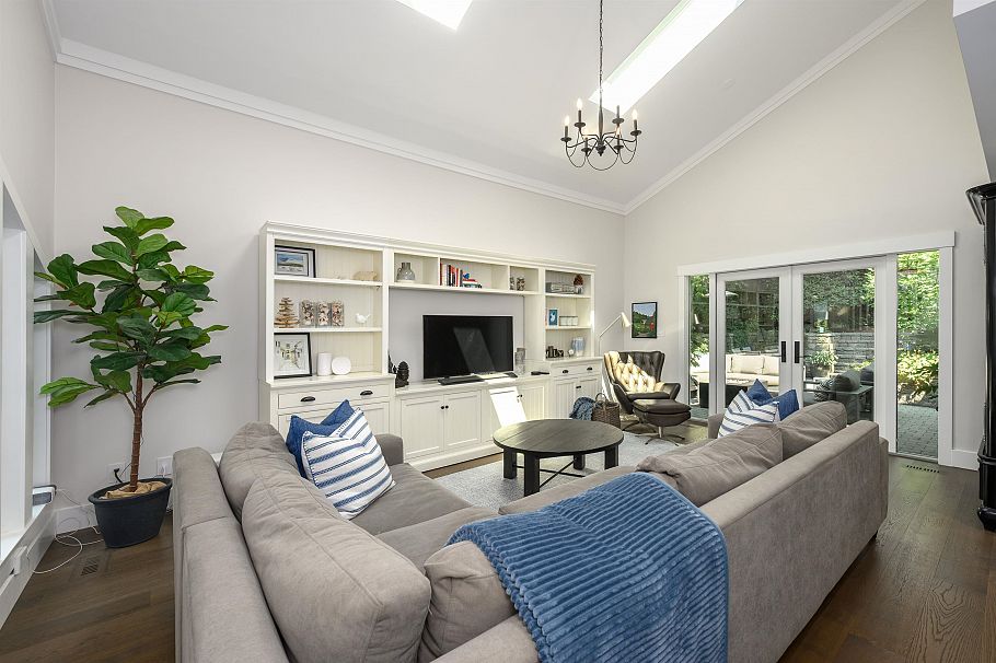 5544 Woodchuck Place North Vancouver, BC - 3
