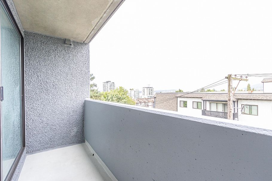 406 110 W 4th Street North Vancouver, BC - 5