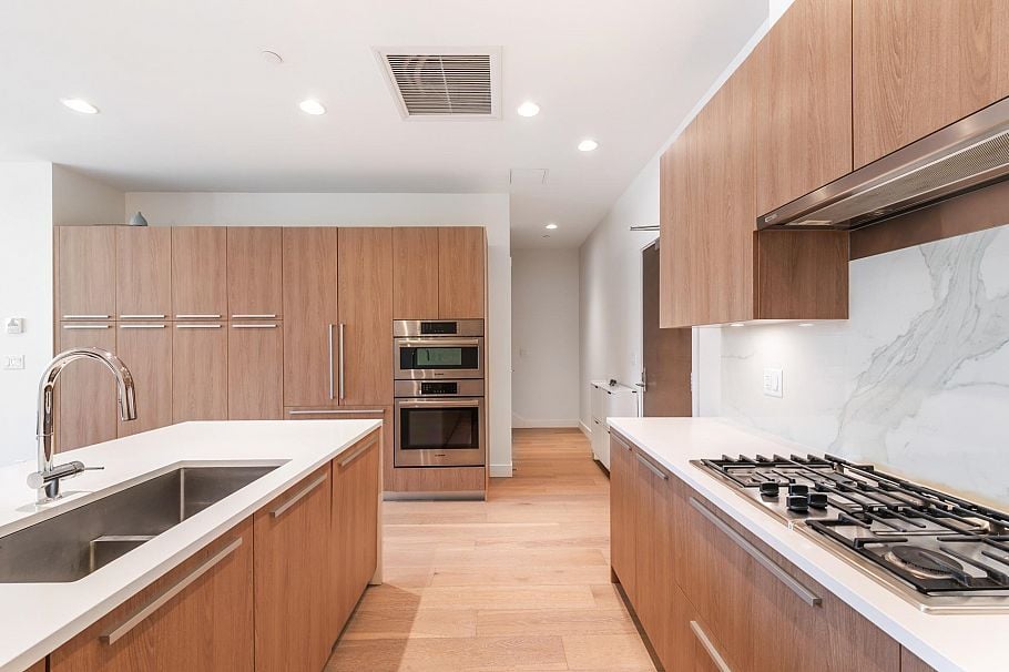 2765 Mountain Highway North Vancouver, BC - 12