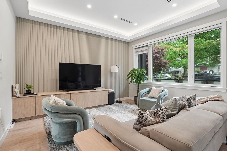 1889 E 34th Avenue Vancouver, BC - 2