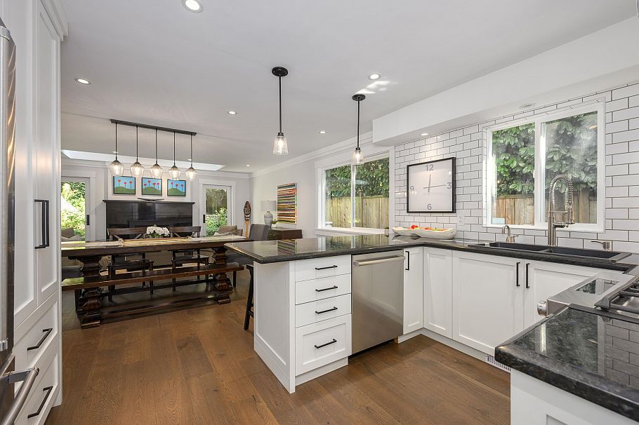 5544 Woodchuck Place North Vancouver, BC - 12