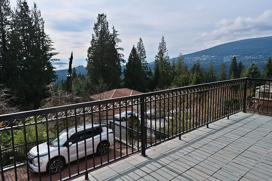 4989 Chalet Place North Vancouver, BC - 2