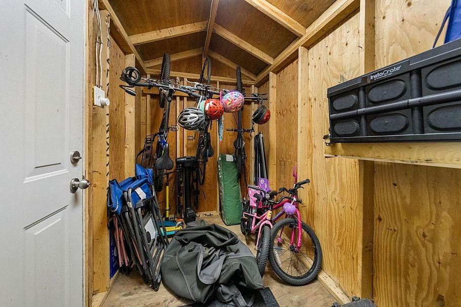 396 E Keith Road North Vancouver, BC - 36