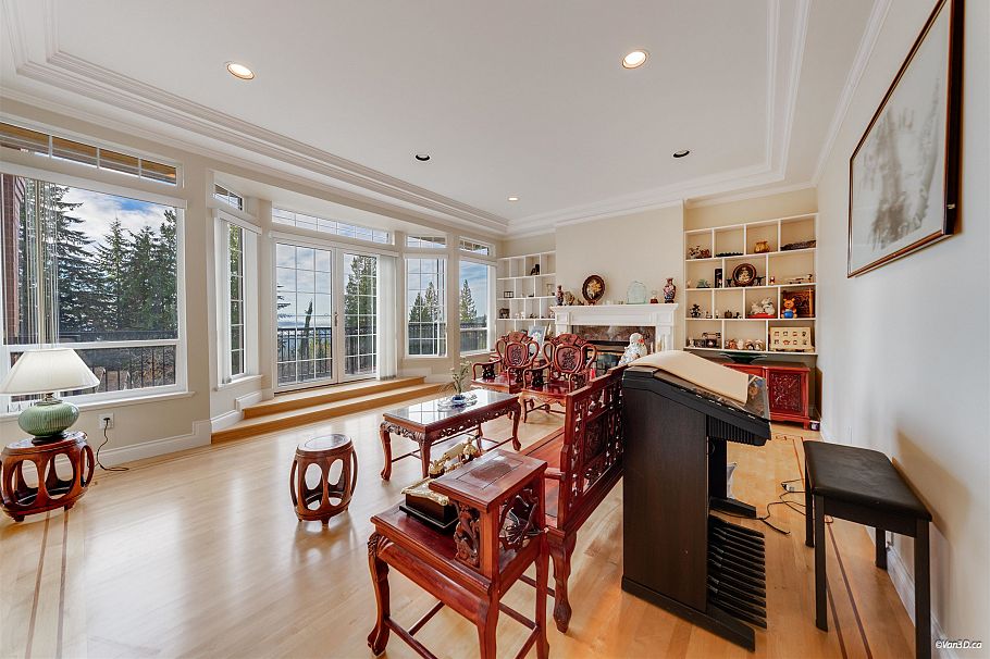 4989 Chalet Place North Vancouver, BC - 19