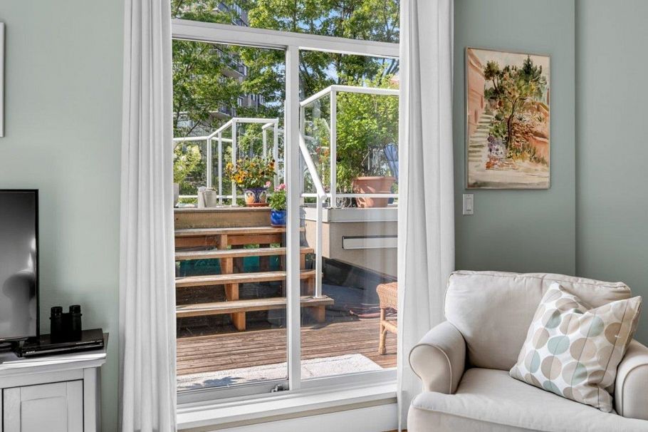 413 128 W 8th Street North Vancouver, BC - 8