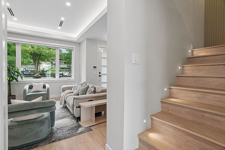 1889 E 34th Avenue Vancouver, BC - 4