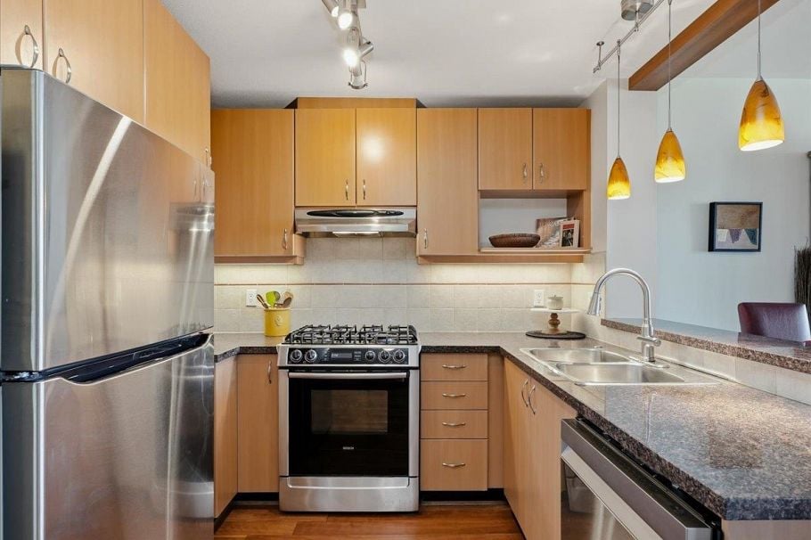 417 580 Raven Woods Drive North Vancouver, BC - 2