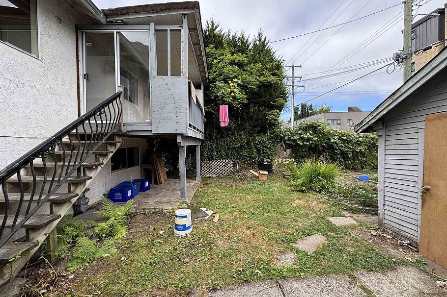 3481 W 10th Avenue Vancouver, BC - 5