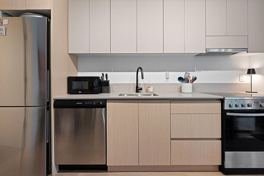 31 528 E 2nd Street North Vancouver, BC - 32