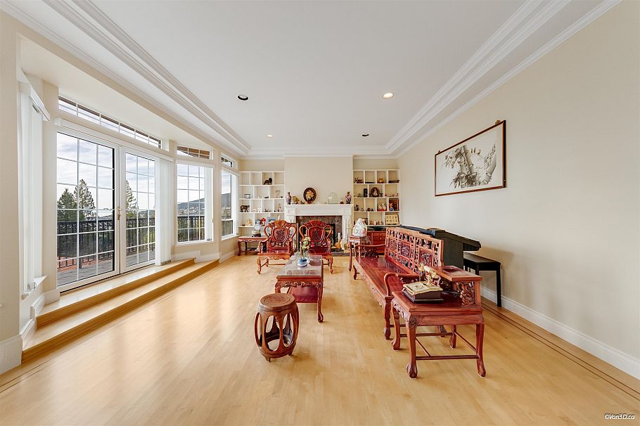 4989 Chalet Place North Vancouver, BC - 18