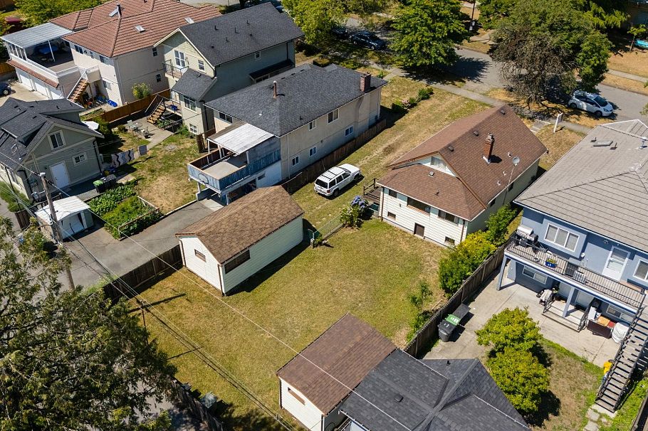 428 E 62nd Avenue Vancouver, BC - 6