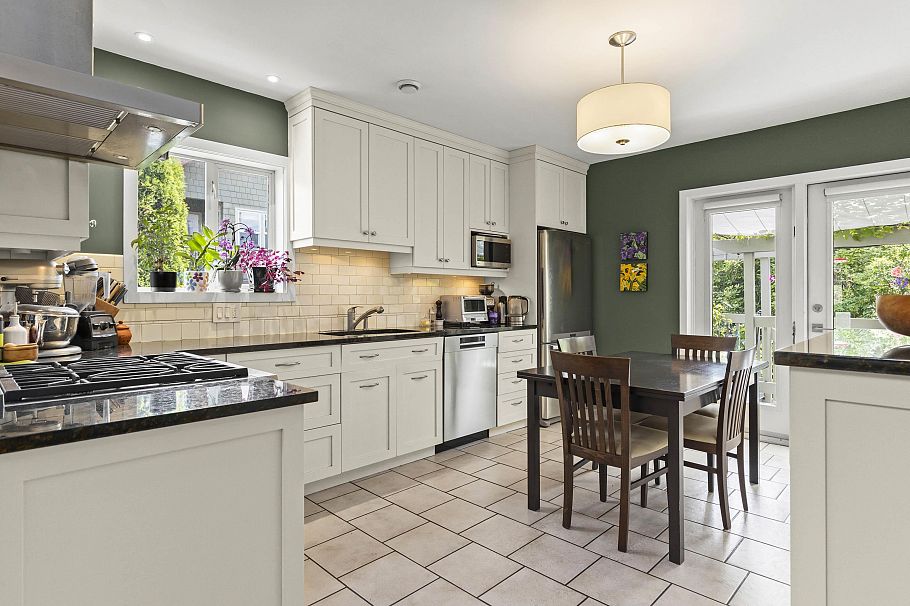 3622 W 8th Avenue Vancouver, BC - 10