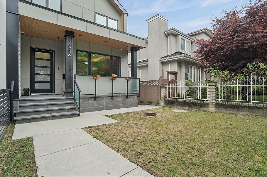 1889 E 34th Avenue Vancouver, BC - 35