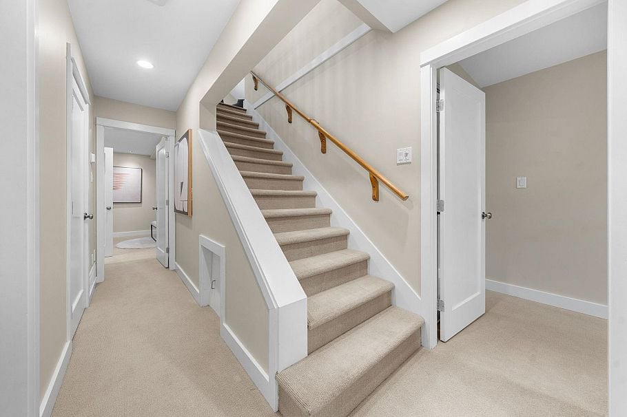 396 E Keith Road North Vancouver, BC - 19