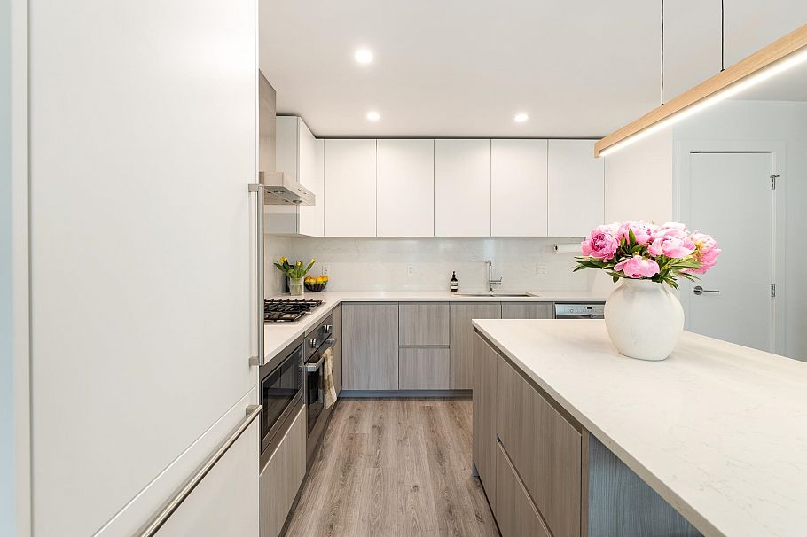 215 2060 Curling Road North Vancouver, BC - 15