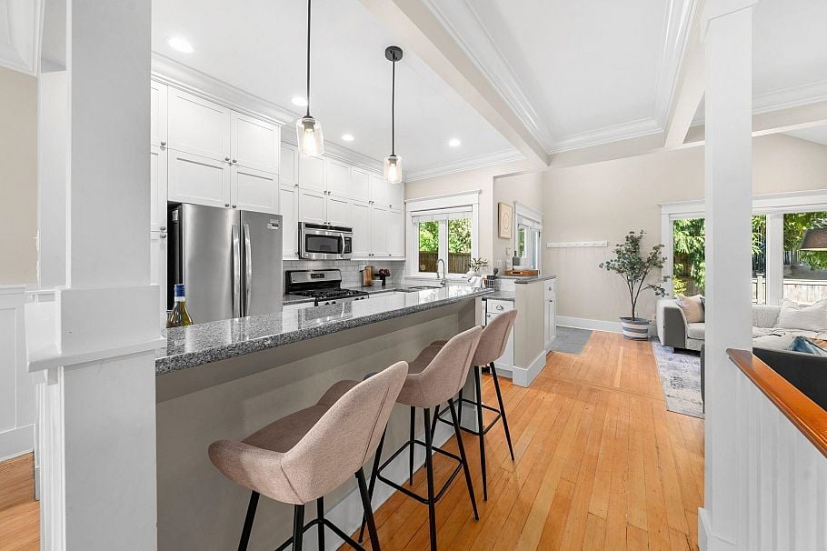 396 E Keith Road North Vancouver, BC - 7