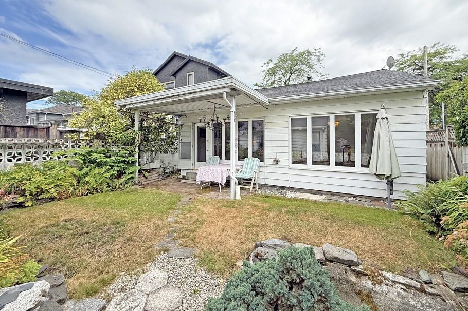 125 E 48th Avenue Vancouver, BC - 7
