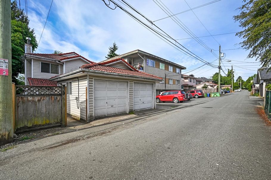 819 W 70th Avenue Vancouver, BC - 24