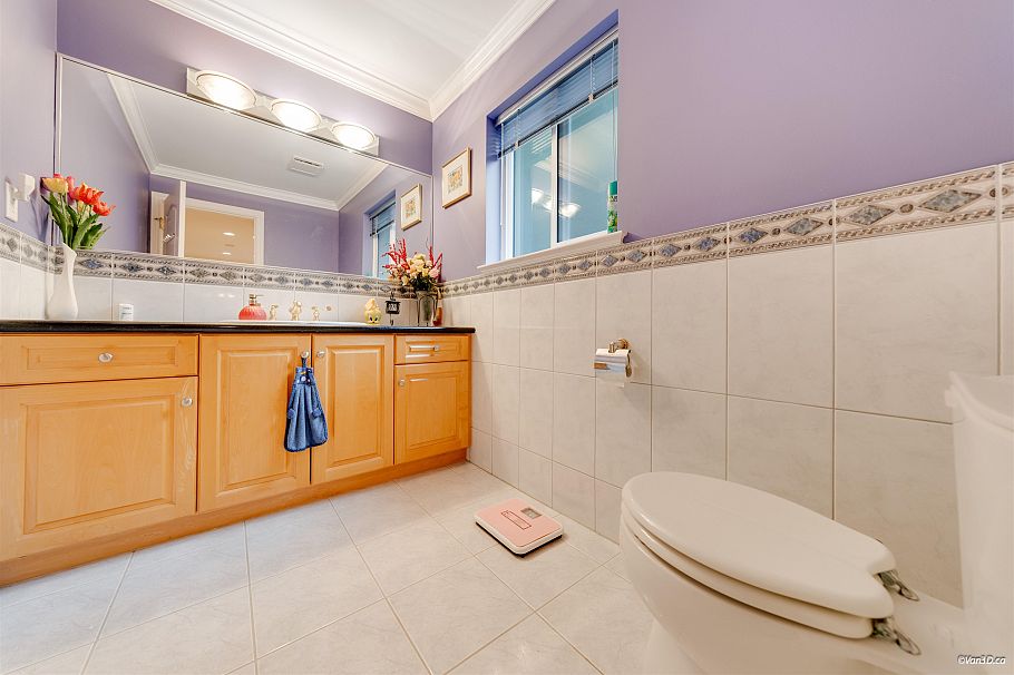 4989 Chalet Place North Vancouver, BC - 22