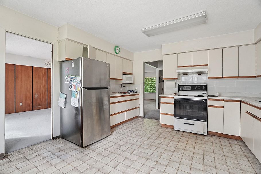 1469 E 17th Avenue Vancouver, BC - 4