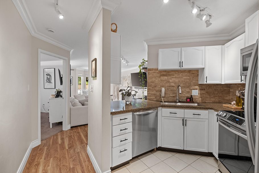 102 123 E 6th Street North Vancouver, BC - 15