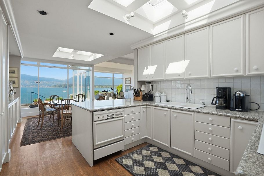 2565 Point Grey Road Vancouver, BC - 18