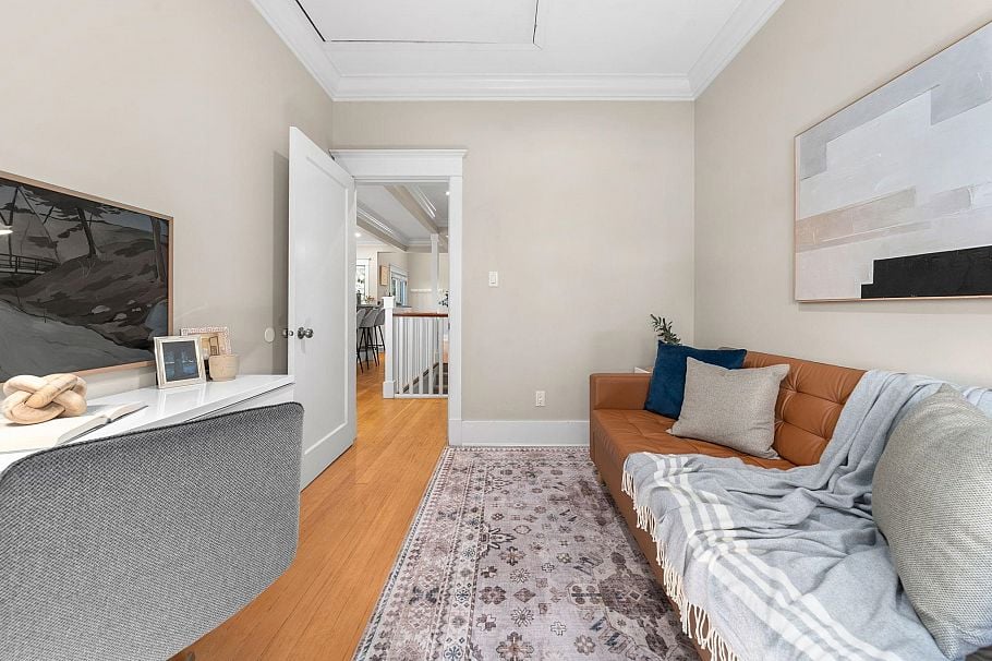 396 E Keith Road North Vancouver, BC - 18