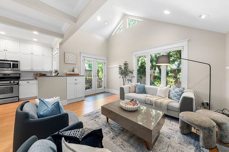 396 E Keith Road North Vancouver, BC - 10