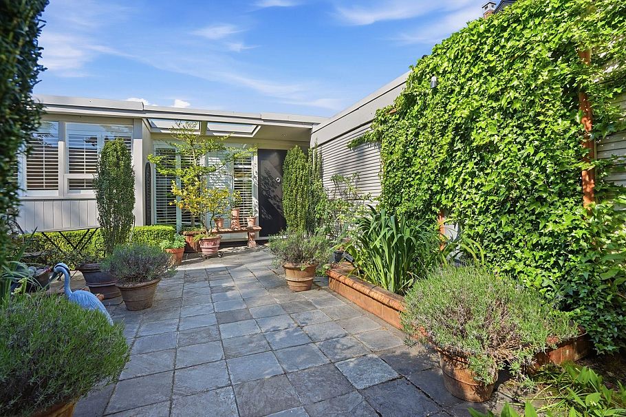 2565 Point Grey Road Vancouver, BC - 7