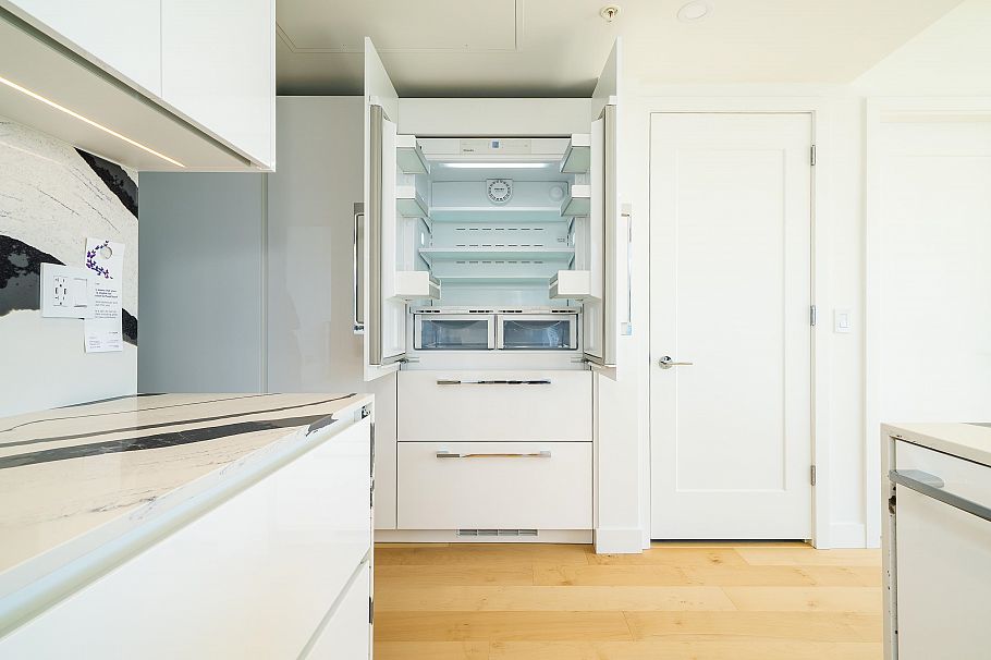 1306 135 E 13th Street North Vancouver, BC - 32