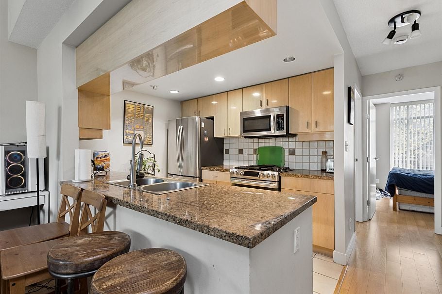 2P 1033 Marinaside Crescent Vancouver, BC - 10