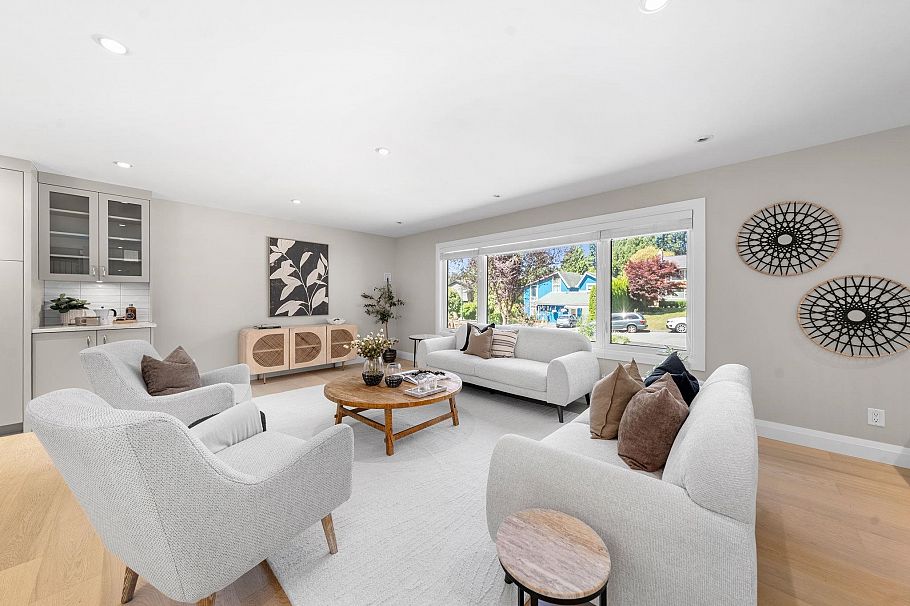 1776 Medwin Place North Vancouver, BC - 4