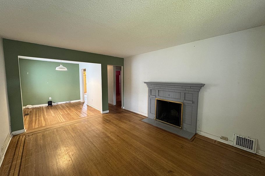 3481 W 10th Avenue Vancouver, BC - 10
