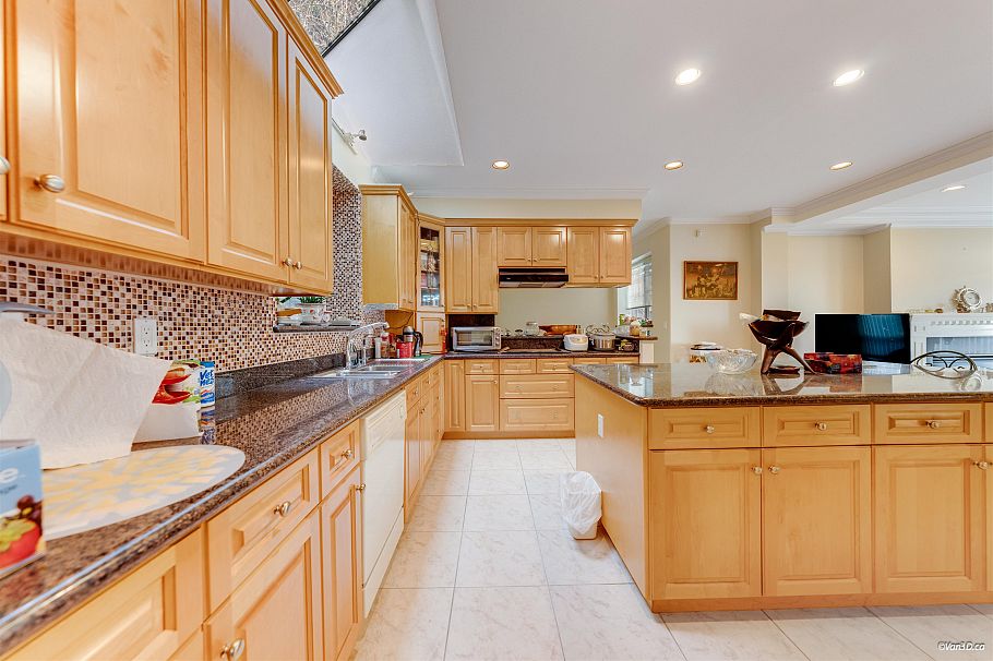 4989 Chalet Place North Vancouver, BC - 17