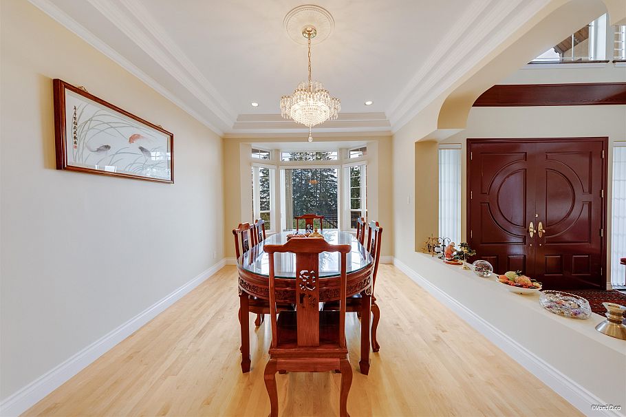 4989 Chalet Place North Vancouver, BC - 25